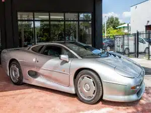 Jaguar XJ220