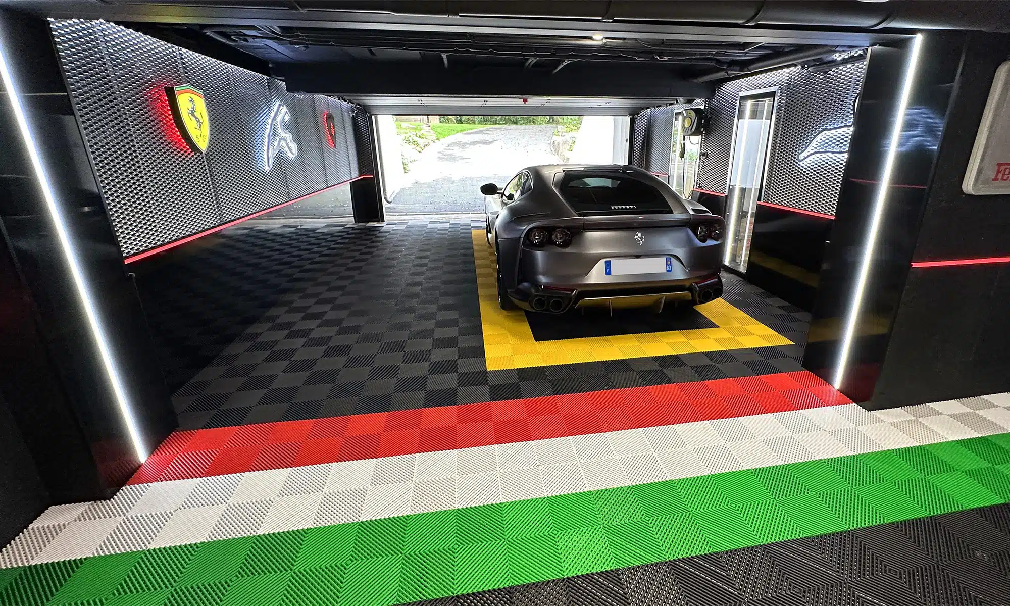 aménagement de garage pour une Ferrari